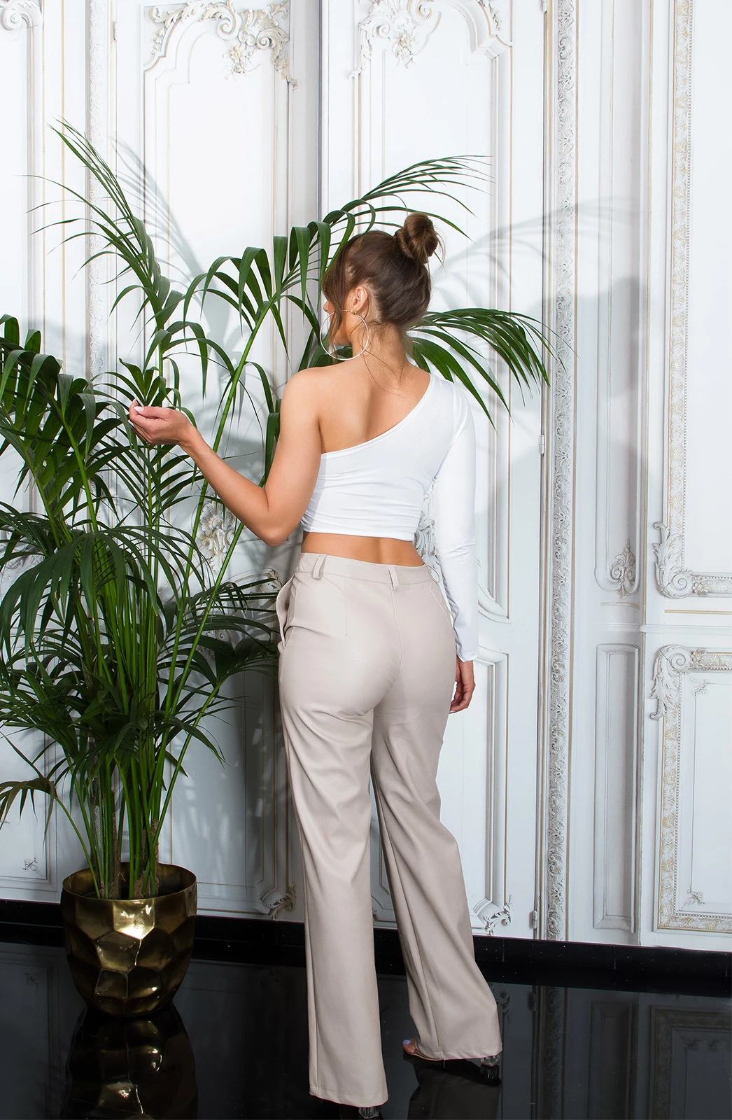 Hot One Schoulder Crop Top mit Knoten Effelt Hot One Schoulder Crop Top mit Knoten Effelt