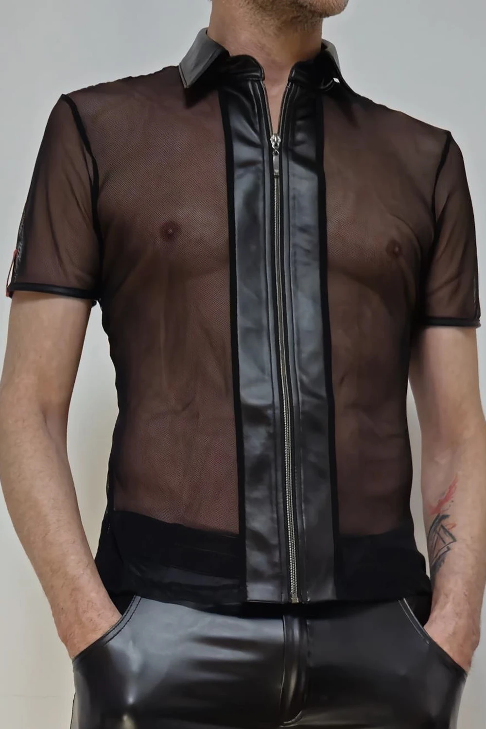 Regnes Fetish Planet Herren Polo-Shirt RMUgo001, Maskulin, transparent & markant, Poloshirt mit Wetlook-Details und RFP-Patch