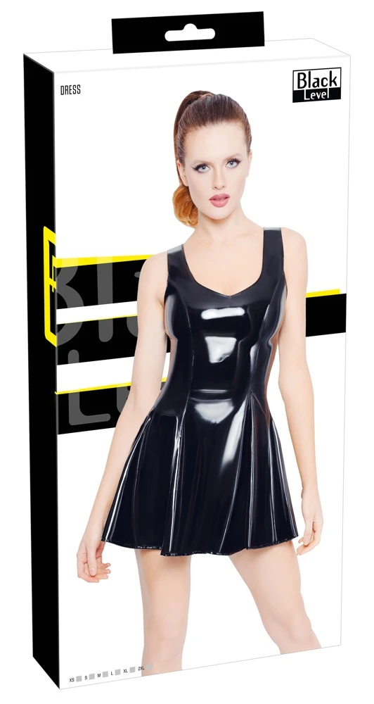 Kurzes, ärmelloses Kleid von Black Level komplett im schwarzen Lackglanz mit tiefem Ausschnitt vorne und hinten.