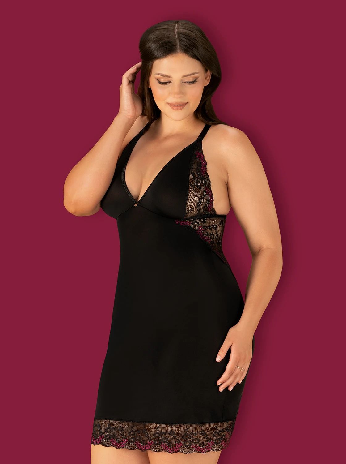 Romantischer Chemise mit Spitze und Schmuckanhänger von Obsessive Romantischer Chemise mit Spitze und Schmuckanhänger von Obsessive