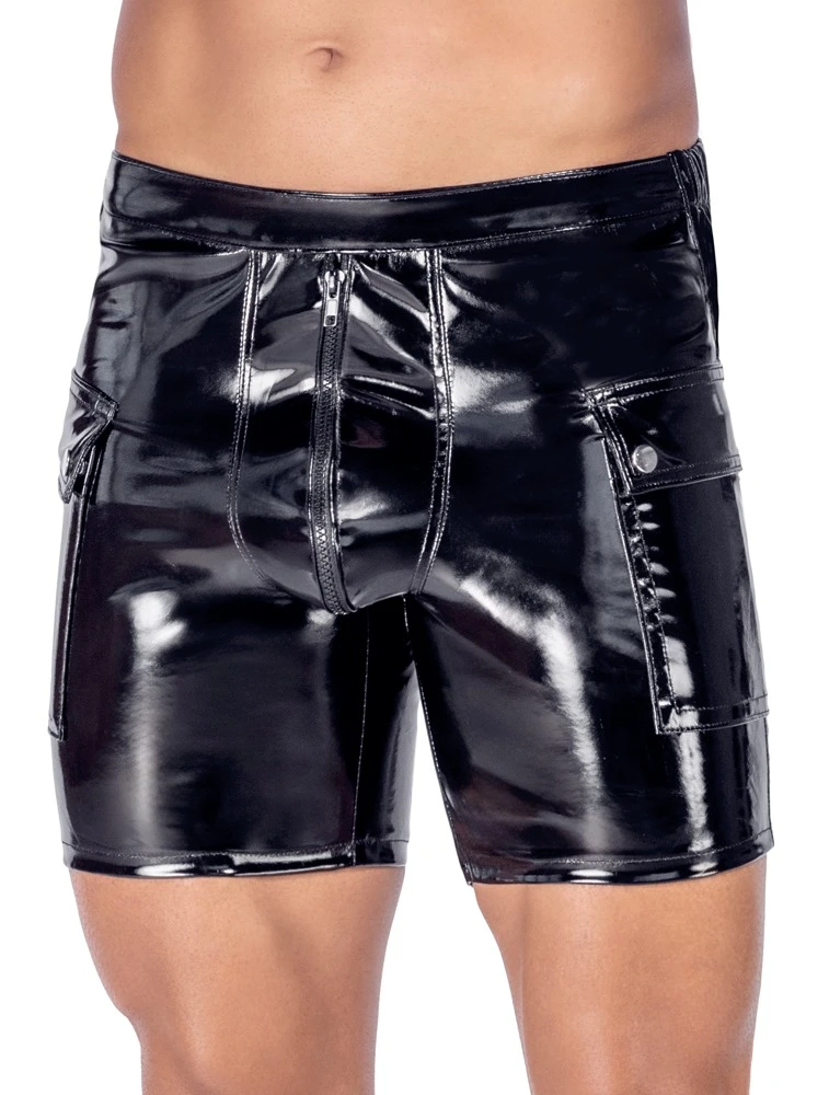 Provokante Wetlook-Shorts in glänzendem Lack mit sexy Cut, leichtem Stretch und markantem Reißverschluss für dominante Auftritte