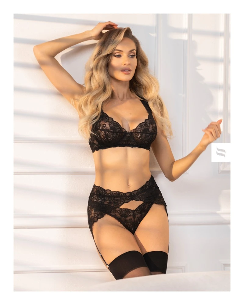 Obsessive 3-teiliges Dessous-Set Donna Dream von Obsessive bestehend aus Bügel-BH, Strapsgurt und Riostring in wunderschöner schwarzer Spitze.