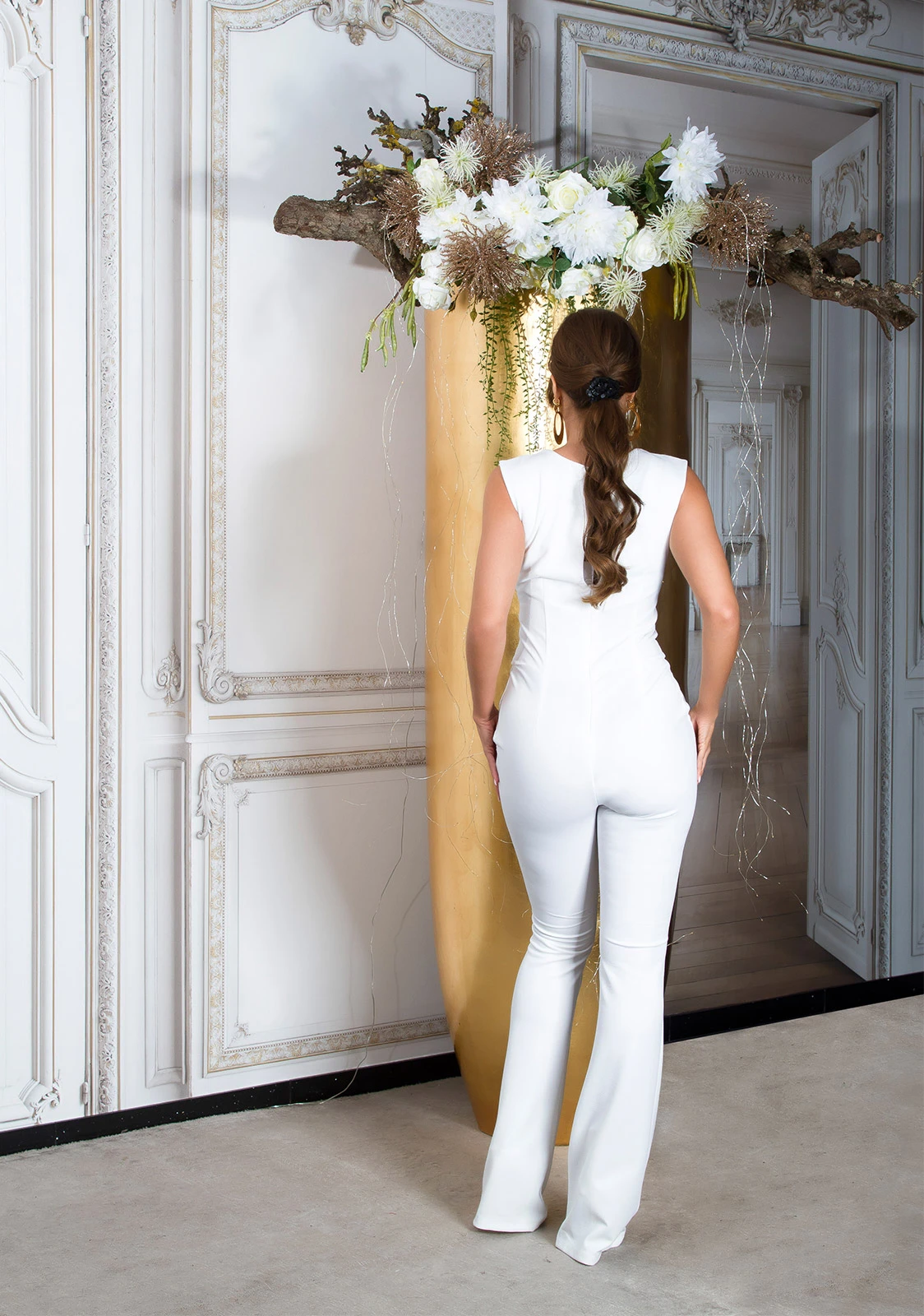 Business Long Schlag Jumpsuit Ärmellos mit Cutout und Deko Gürtel Business Long Schlag Jumpsuit Ärmellos mit Cutout und Deko Gürtel