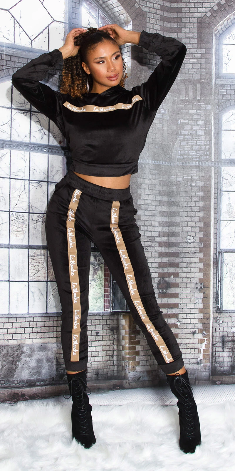 Nicki Jogging Home Anzug mit Kapuze und Kontraststreifen Nicki Jogging Home Anzug mit Kapuze und Kontraststreifen