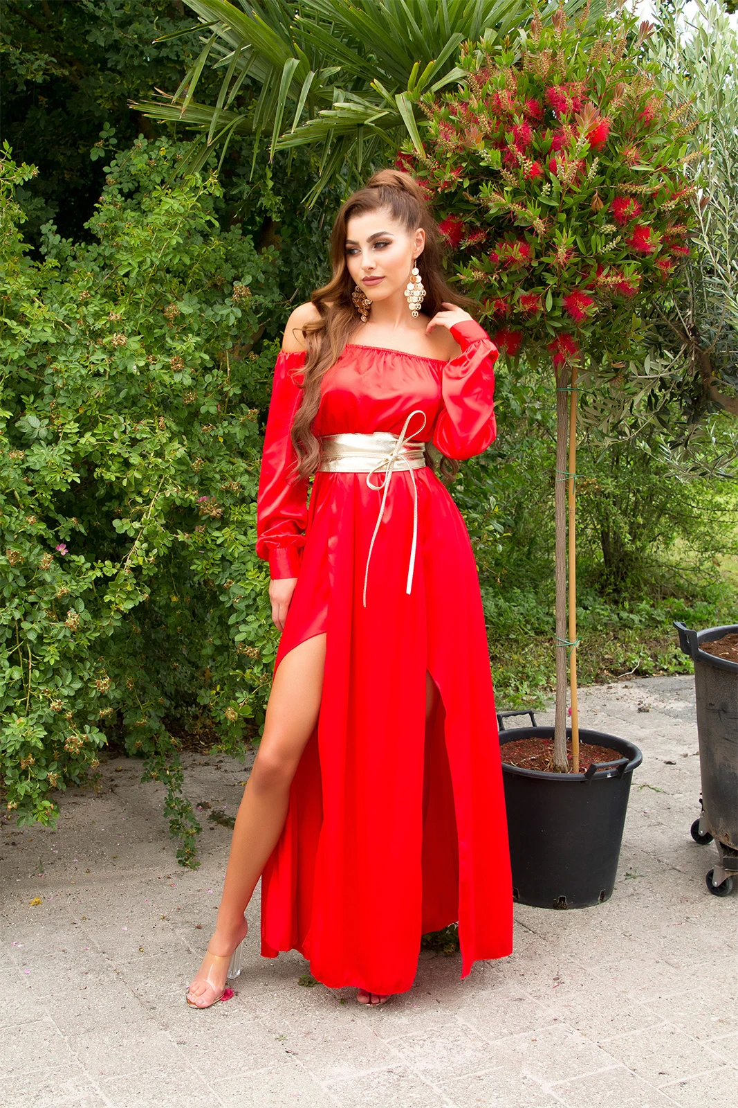 Satin Off Shoulder Maxi Kleid mit High Low-Effekt Satin Off Shoulder Maxi Kleid mit High Low-Effekt