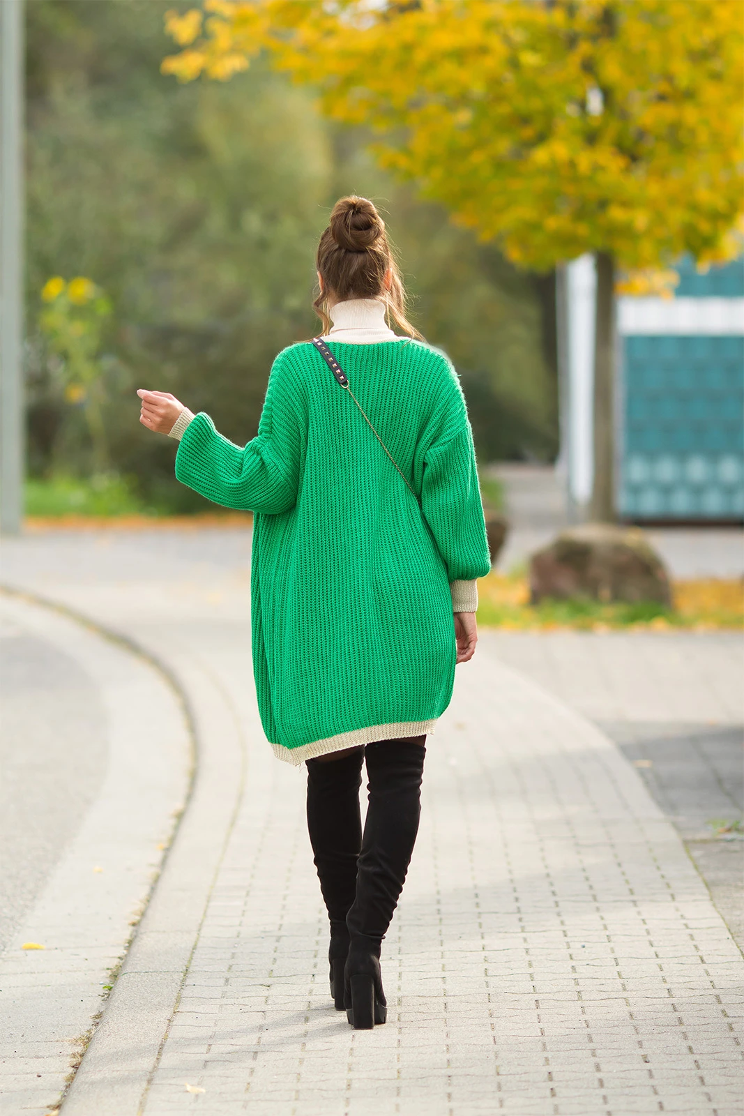 Chic Oversize Strick Long Cardigan mit Glamour-Borte Chic Oversize Strick Long Cardigan mit Glamour-Borte