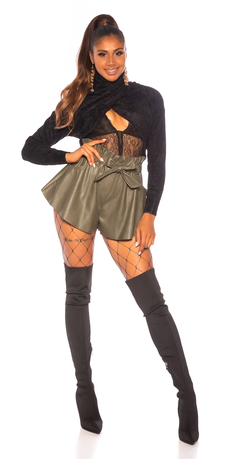 Paperbag Kunstleder High Waist Shorts mit Gürtel Paperbag Kunstleder High Waist Shorts mit Gürtel