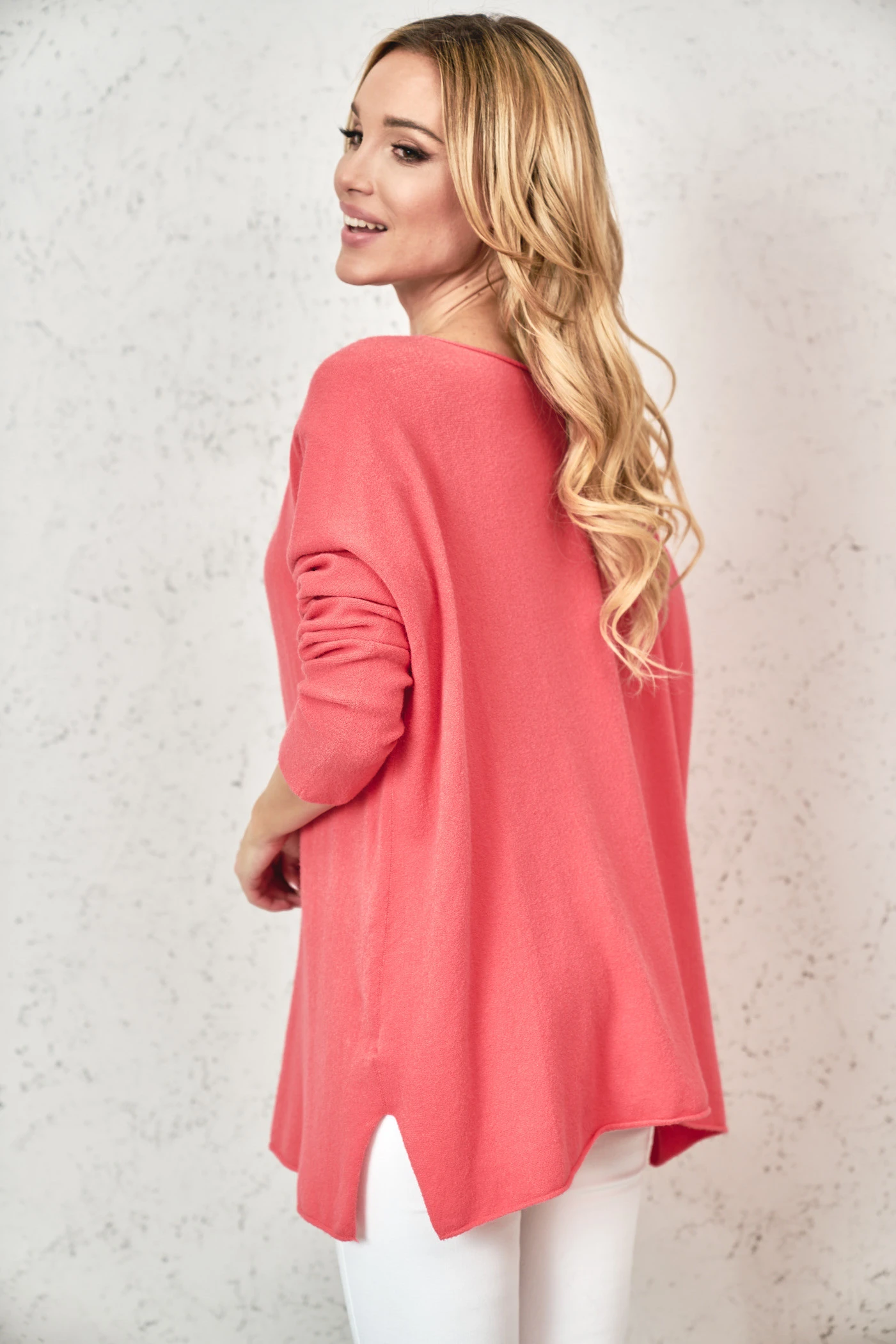 V-Neck Feinstrick Long Pullover im Oversize-Style mit Rollbündchen