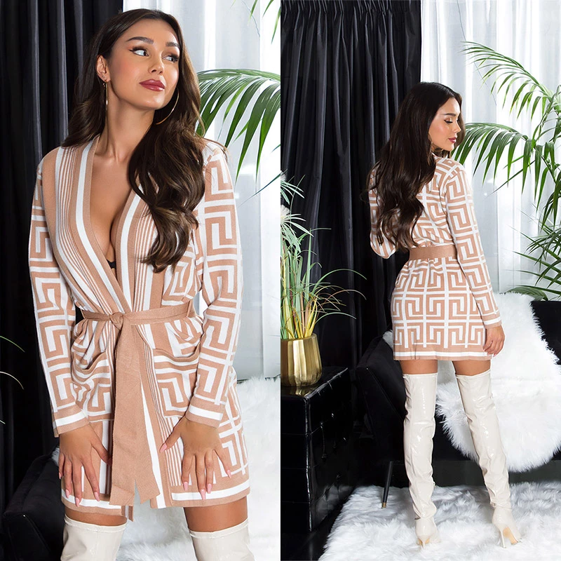 Printed Basic V-Neck Cardigan Strickjacke mit Gürtel Printed Basic V-Neck Cardigan Strickjacke mit Gürtel