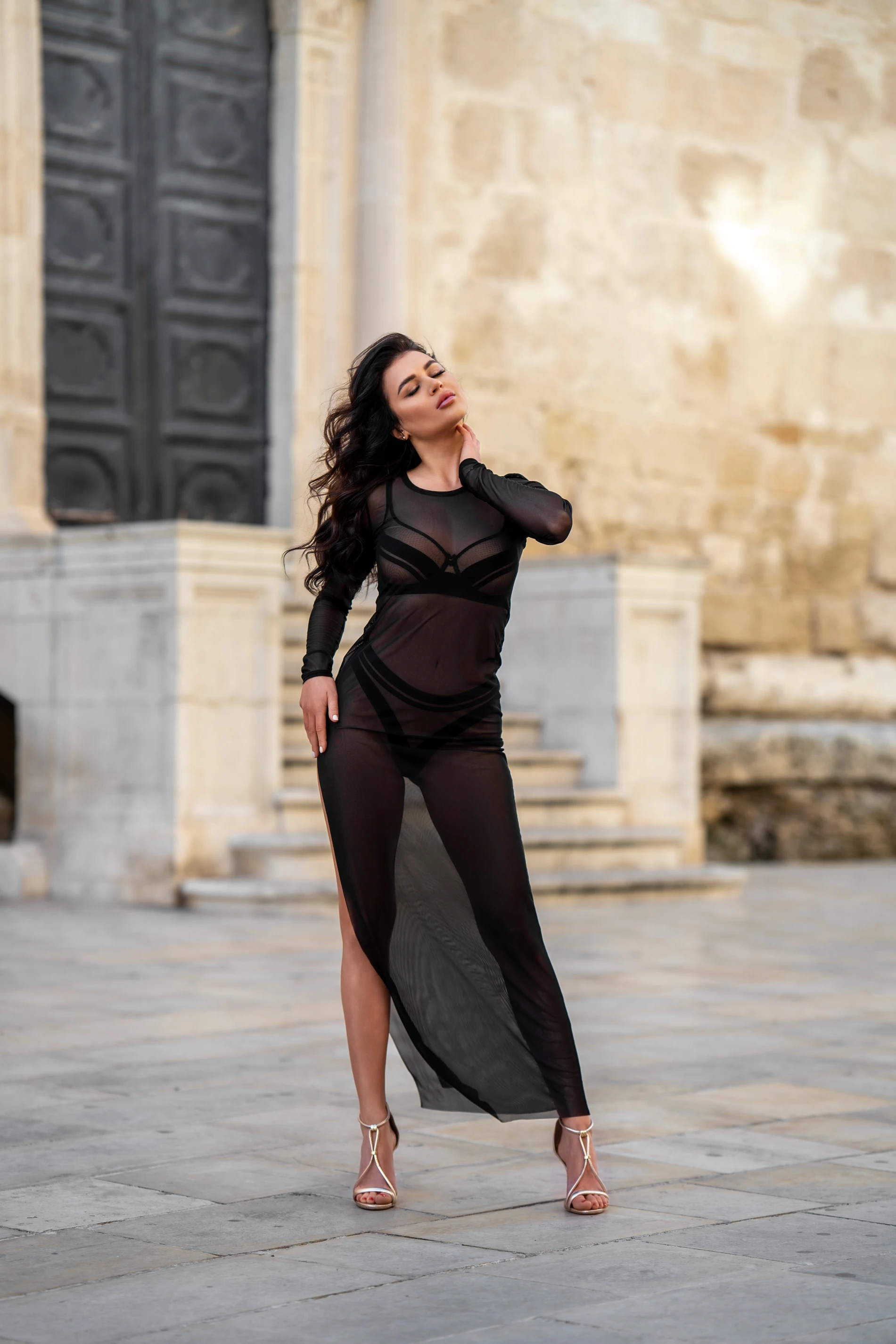Axami transparentes langes Kleid aus flexiblem Tüll Axami transparentes langes Kleid aus flexiblem Tüll