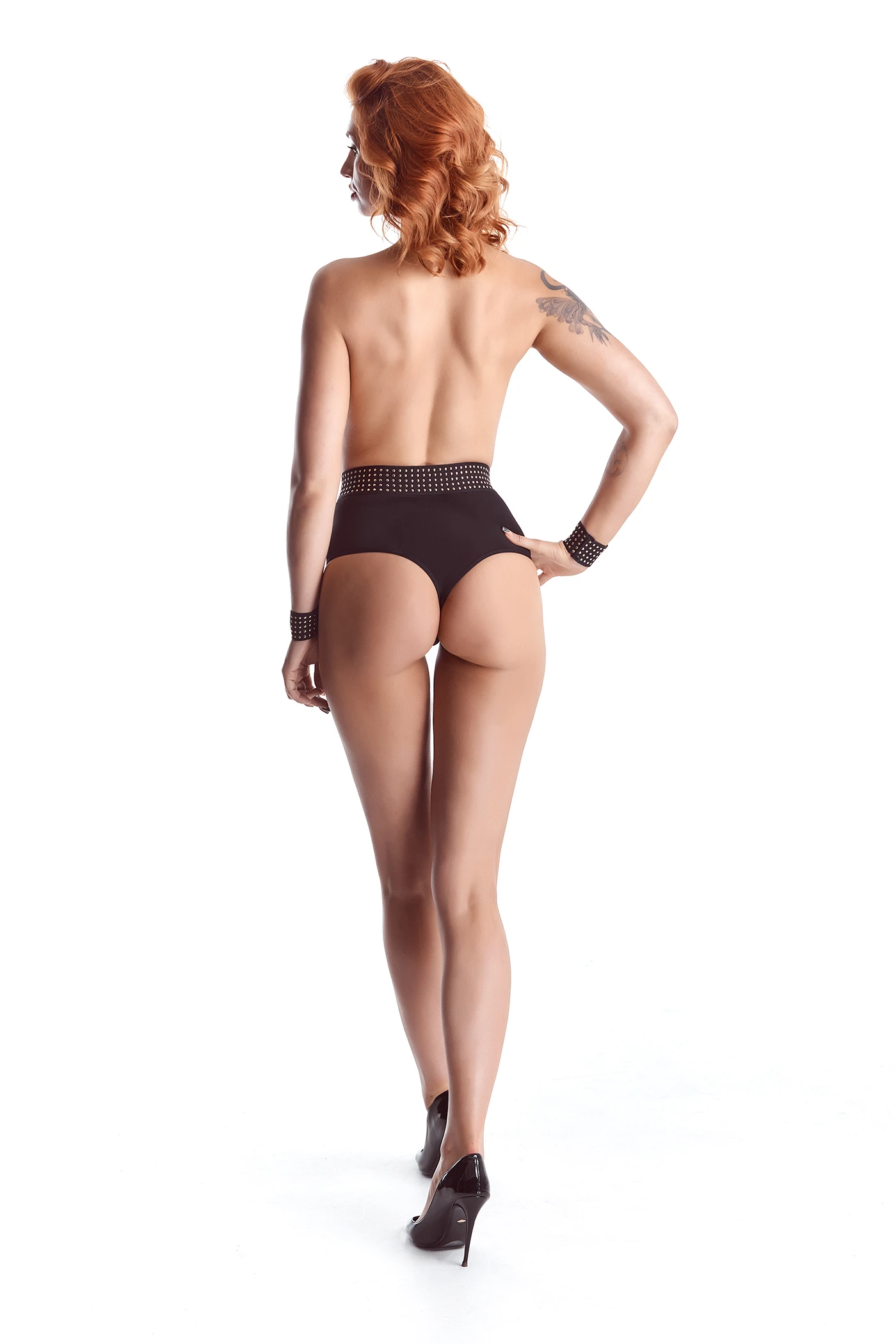 Hoch geschnittener Erotic Dessous Panty mit goldenen Punkten CBEmily001von Demoniq Hoch geschnittener Erotic Dessous Panty mit goldenen Punkten CBEmily001von Demoniq