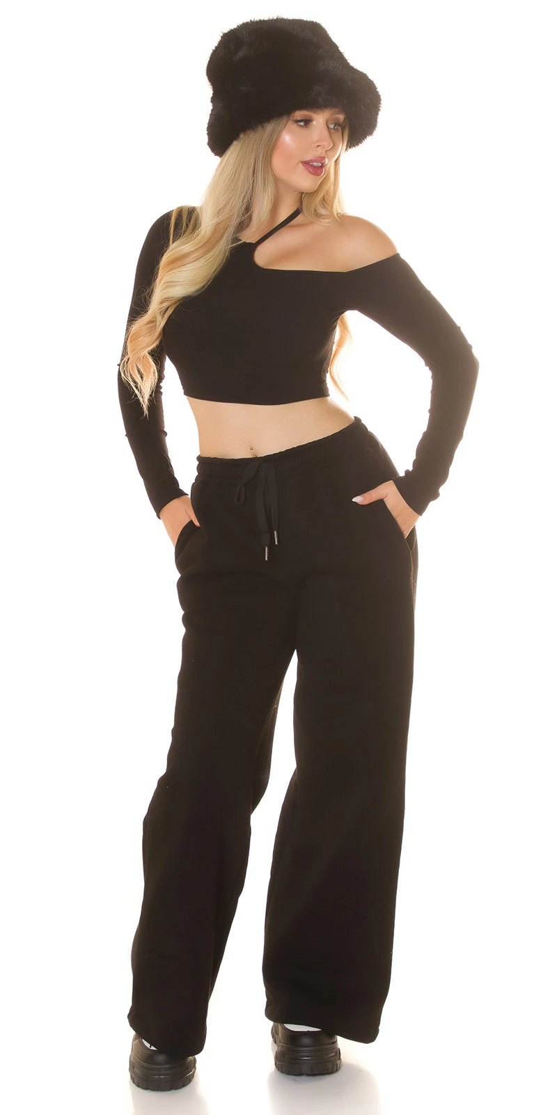 One Shoulder Crop Top Partytop Bauchfrei mit Cut Out One Shoulder Crop Top Partytop Bauchfrei mit Cut Out