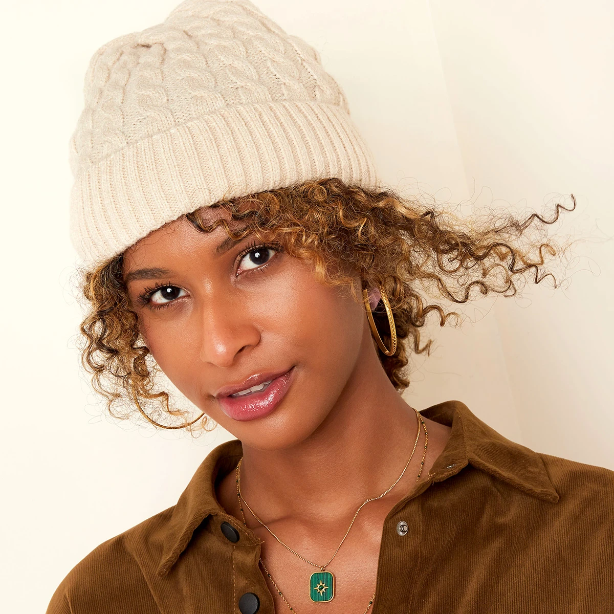 Basic Strick Woll Mütze mit Zopf-Muster Basic Strick Woll Mütze mit Zopf-Muster
