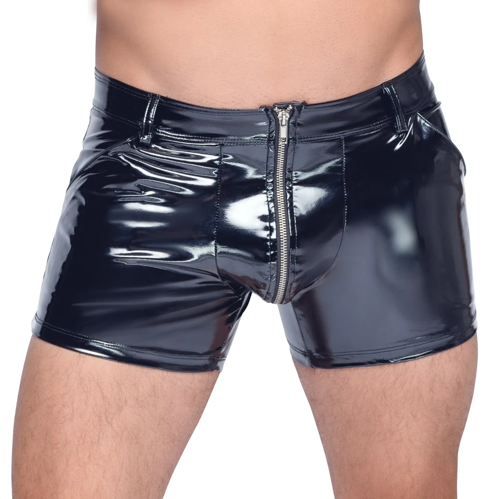 Klassische schwarze Pants von Black Level aus längs- und querelastischem 4-Wege-Stretch-Lack für eine körpernahe knackige Passform.