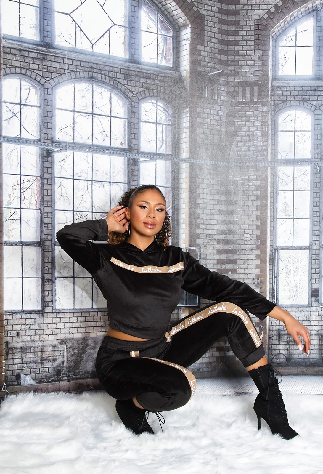 Nicki Jogging Home Anzug mit Kapuze und Kontraststreifen Nicki Jogging Home Anzug mit Kapuze und Kontraststreifen