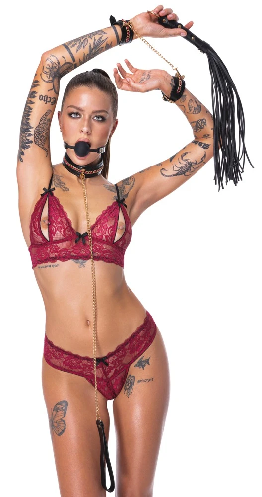 6-teiliges Bondage-Set von Bad Kitty aus schwarzem Lederimitat mit goldfarbenen Accessoires und roten Akzenten für stilvolle Fesselspiele