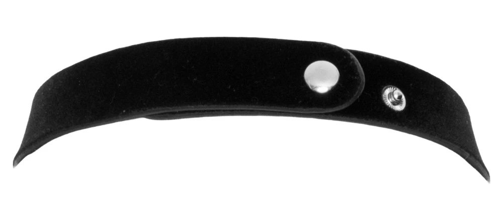 Choker Halsband mit Metallherz in tiefschwarzer Mattoptik Soft Touch, 4 cm breit, verstellbar mit Druckknöpfen, von Obsessive Choker Halsband mit Metallherz in tiefschwarzer Mattoptik Soft Touch, 4 cm breit, verstellbar mit Druckknöpfen, von Obsessive