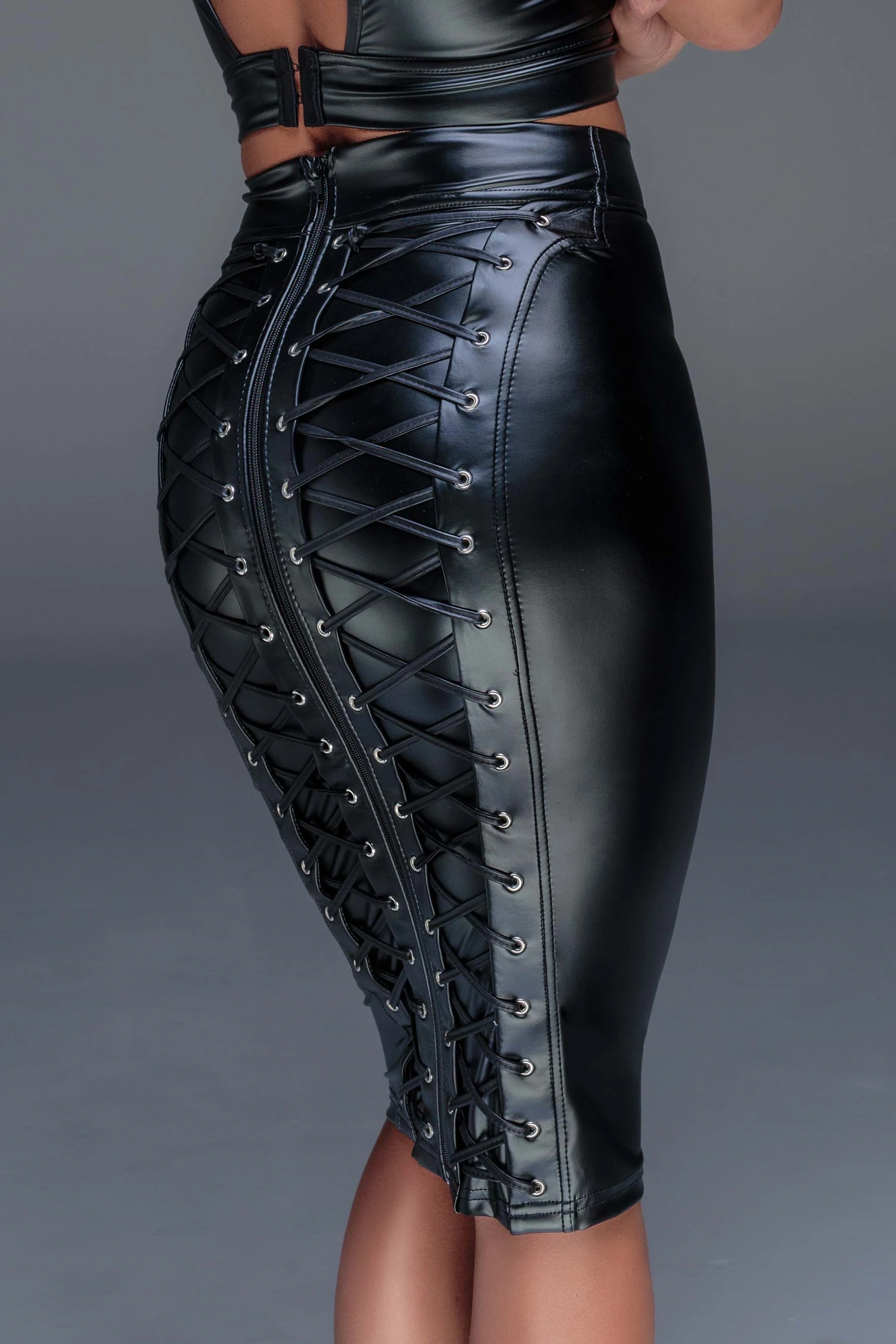Schwarzer Highwaist-Rock aus Powerwetlook F152 von Noir Handmade