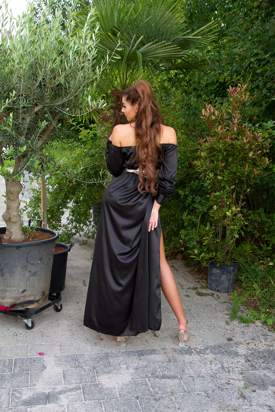 Satin Off Shoulder Maxi Kleid mit High Low-Effekt Satin Off Shoulder Maxi Kleid mit High Low-Effekt