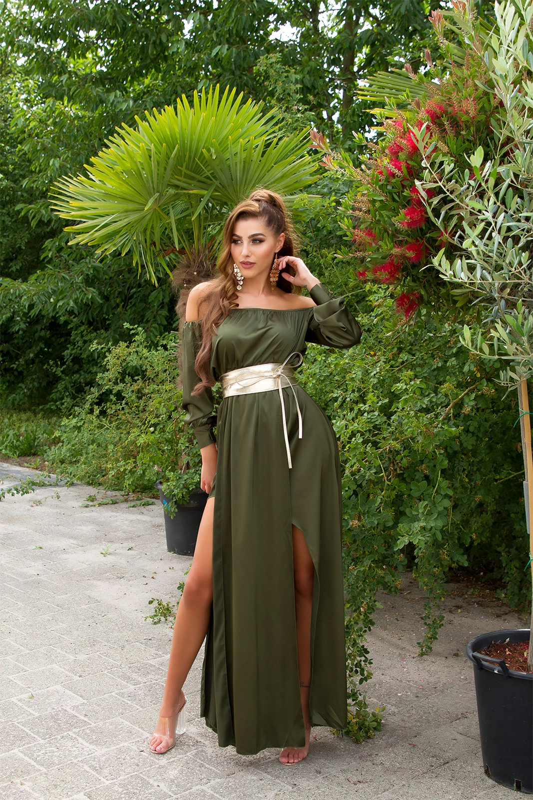 Satin Off Shoulder Maxi Kleid mit High Low-Effekt Satin Off Shoulder Maxi Kleid mit High Low-Effekt