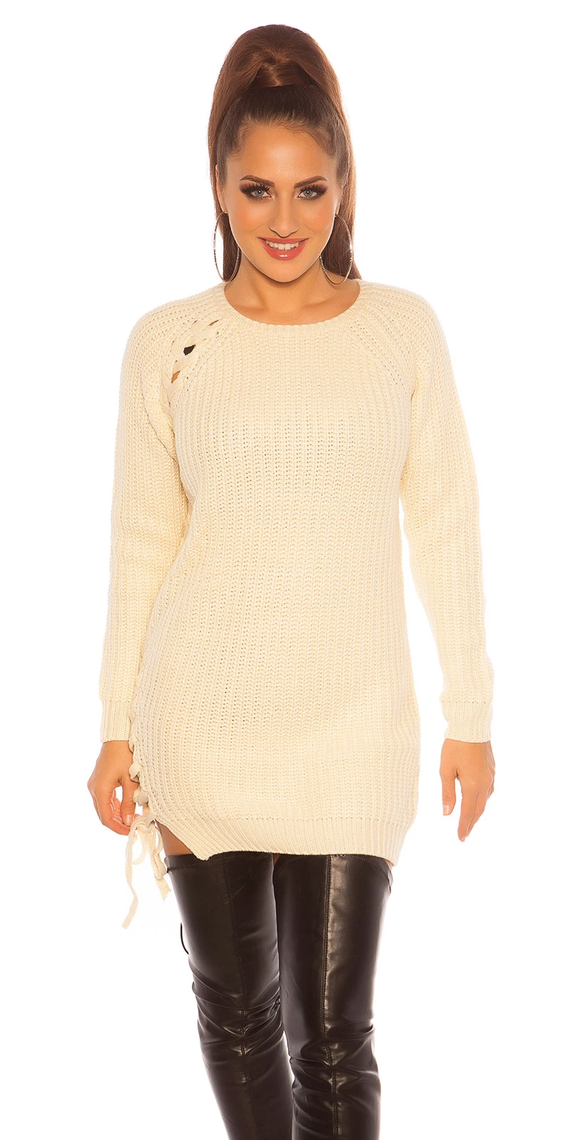 Verführerischer Grobstrick-Pulli im Long-Style mit Schnürung Verführerischer Grobstrick-Pulli im Long-Style mit Schnürung