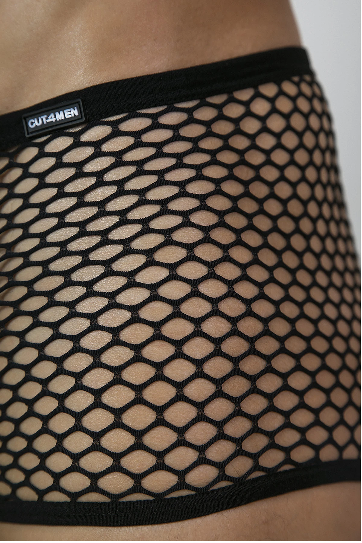 Schwarzer Wide Mesh Trunk RAV128 – Sexy Boxer Shorts aus dehnbarem Netzmaterial mit geformtem Suspensorium & weichem Bund – CUT4MEN