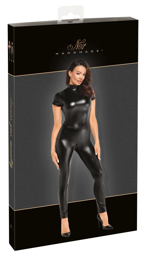 Betonender Overall von Noir im schwarzen Powerwetlook schmiegt sich an wie eine zweite Haut.