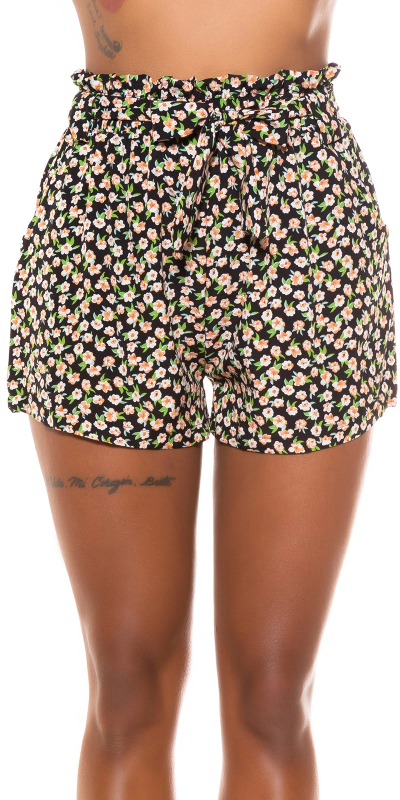 Flower Printed High Waist Paperbag Shorts mit Gürtel Flower Printed High Waist Paperbag Shorts mit Gürtel