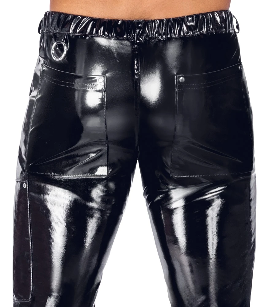 Black Level schwarze enge Kinky Lack-Herren Hose mit silberfarbenen Metall-Details, unterlegtem Front-Reißverschluss, Zip-Taschen an den Beinen und markantem Glanzlook