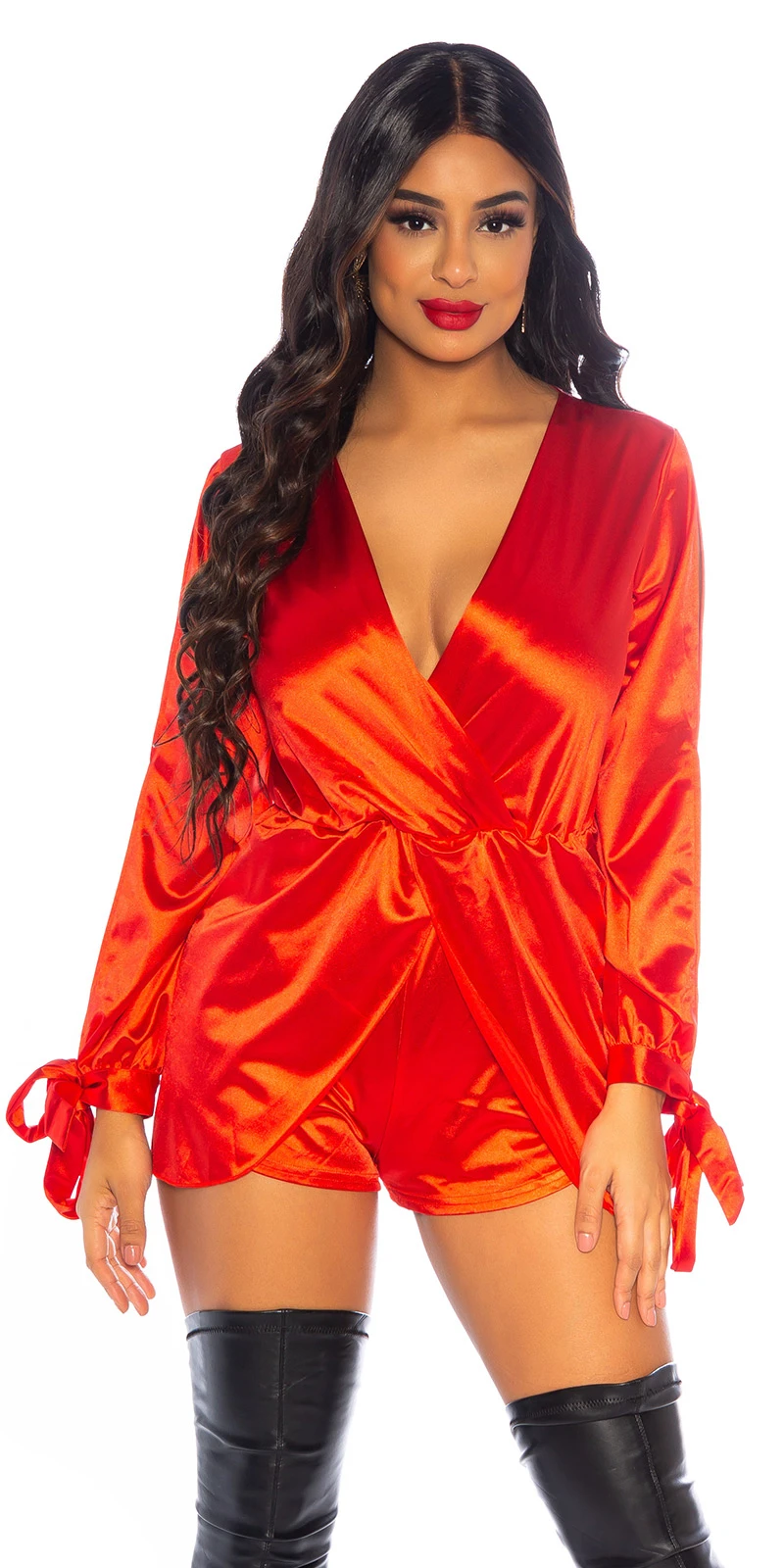 Glossy Satin Party Hotpants Jumpsuit mit Wickel-Effekt Glossy Satin Party Hotpants Jumpsuit mit Wickel-Effekt