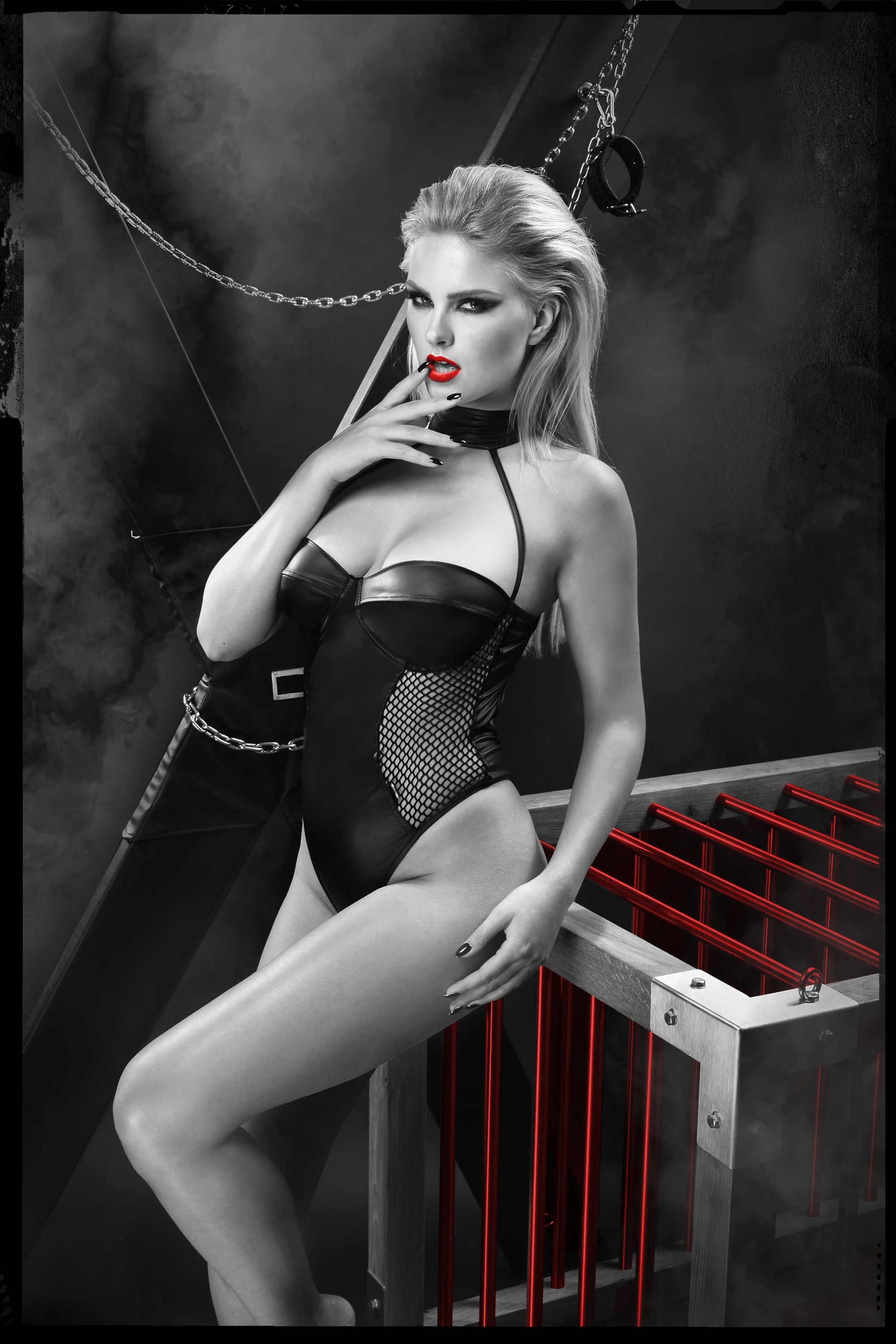 Wetlook Body mit Netz Cut-Outs Dark Desire Collection