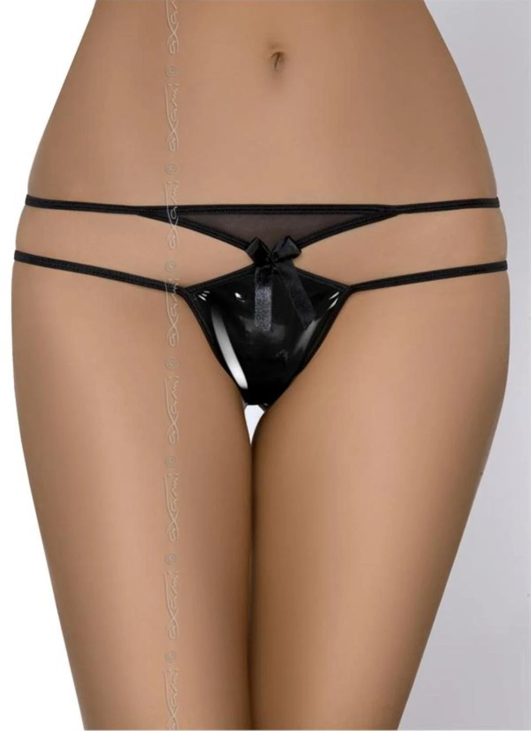 Axami String glitzernde Material harmoniert hervorragend mit dem durchsichtigen Tüll