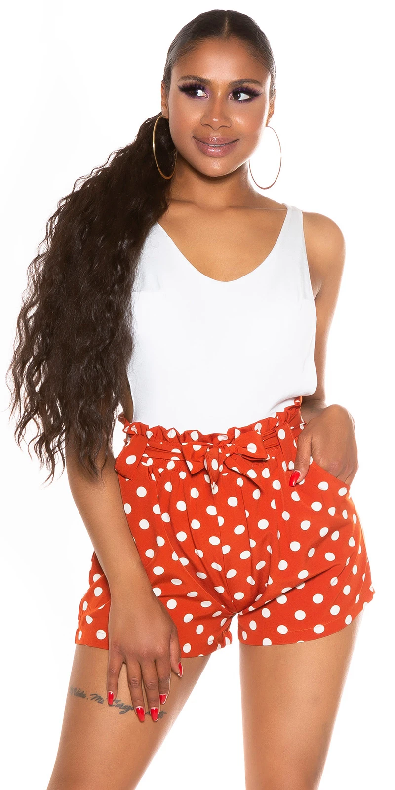 High Waist Paperbag Polka Dot Hotpants Shorts mit Gürtel High Waist Paperbag Polka Dot Hotpants Shorts mit Gürtel