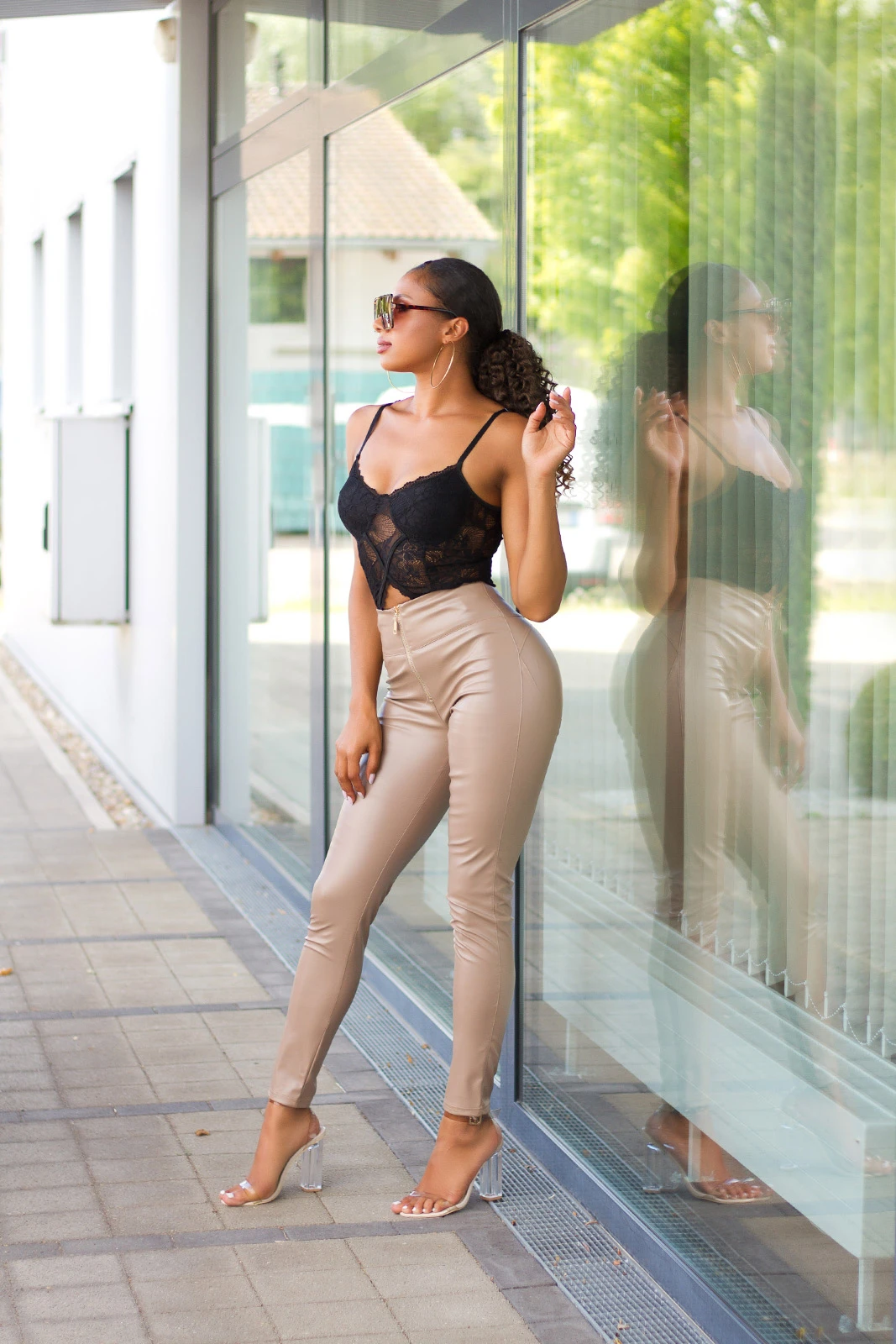 Glossy High Waist Röhren Hose Leggings im Leder Look mit Zipper Glossy High Waist Röhren Hose Leggings im Leder Look mit Zipper