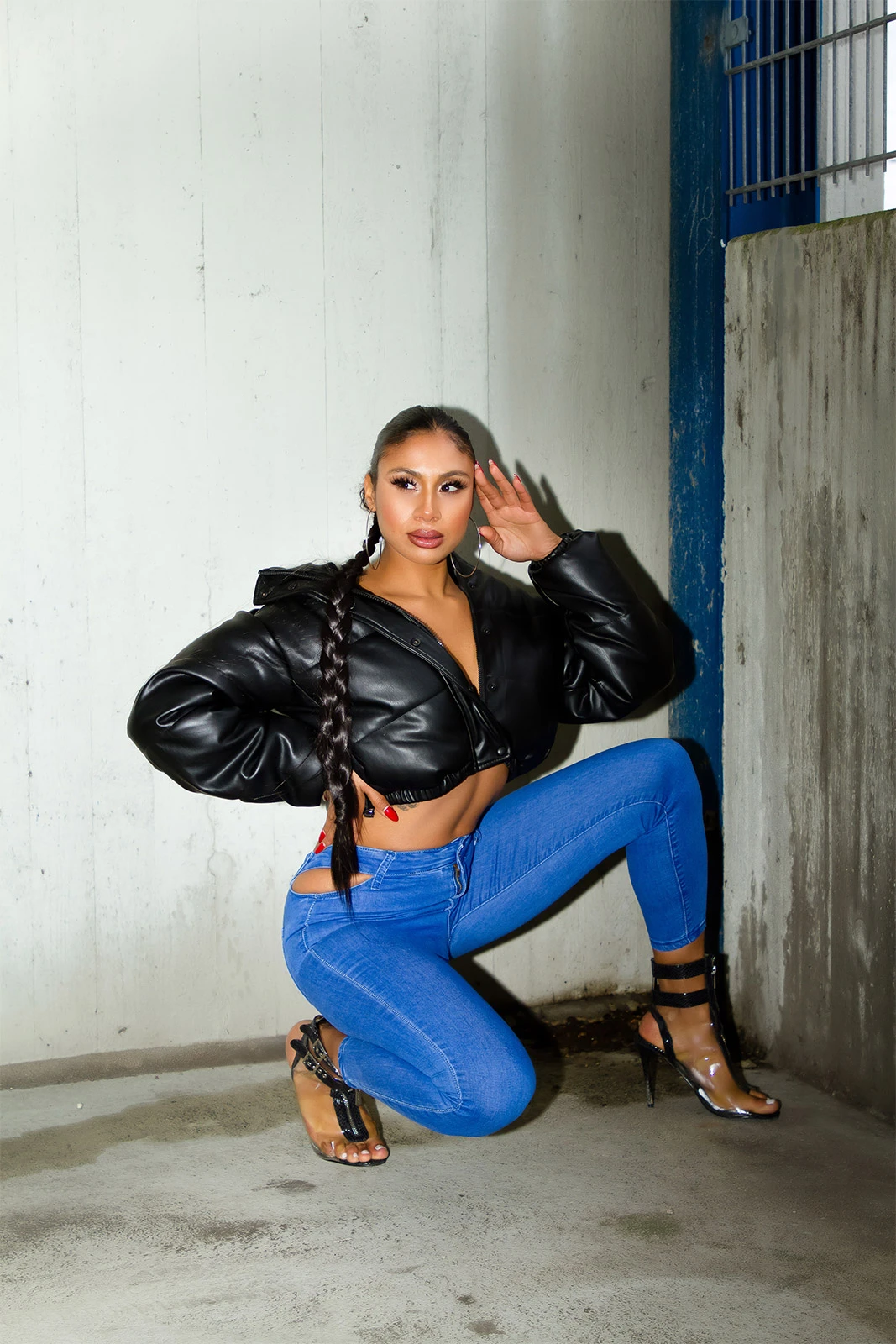 Basic High Waist Skinny Jeans mit Cutouts Basic High Waist Skinny Jeans mit Cutouts