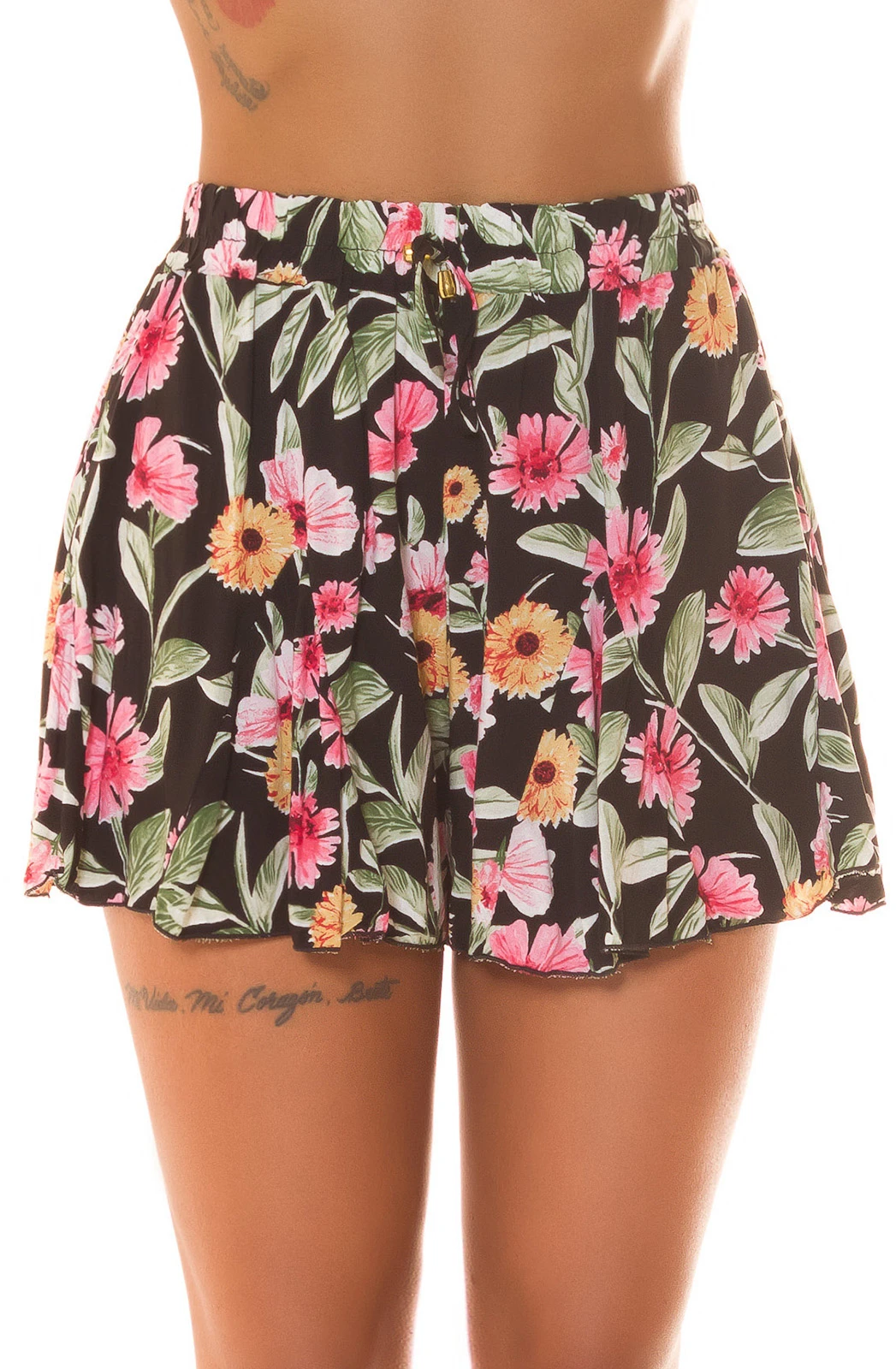 Ausgestellte Sommershorts mit Blumenprint und elastischen Bund Ausgestellte Sommershorts mit Blumenprint und elastischen Bund