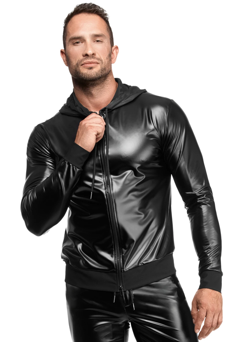 Herren Kapuzen Jacke H086 aus Powerwetlook mit betont maskuliner Silhouette, glatter Oberfläche, Kapuze und Frontzip für einen aufregend modernen Style