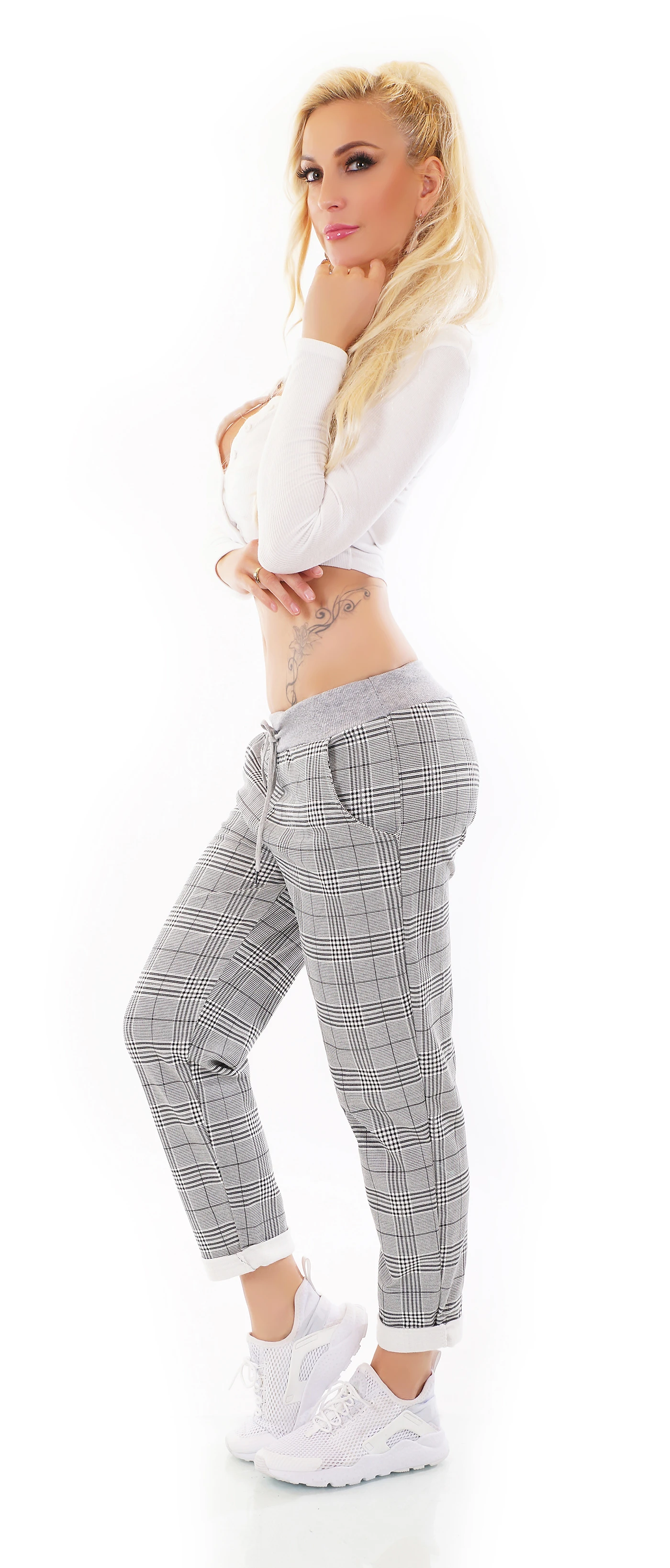Statement-Hose mit Karo-Muster aus softem Baumwoll-Stretch und elastischem Rippbund – stilvoll, lässig und topaktuell im Chino-Look Statement-Hose mit Karo-Muster aus softem Baumwoll-Stretch und elastischem Rippbund – stilvoll, lässig und topaktuell im Chino-Look