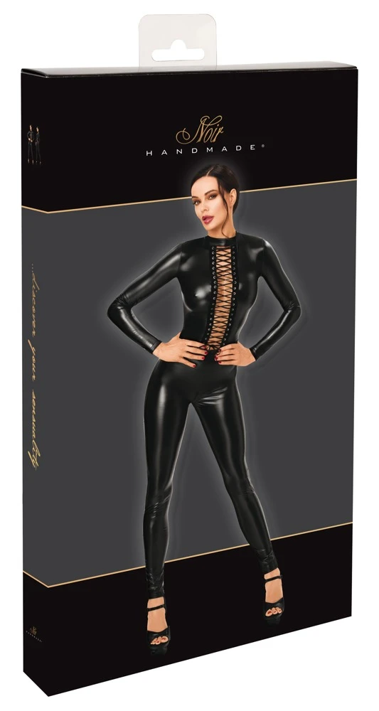 Kinky Overall im schwarzen Powerwetlook mit Schnürung, Stehkragen und verführerischem 3-Wege-Reißverschluss im Schritt von Noir Handmade
