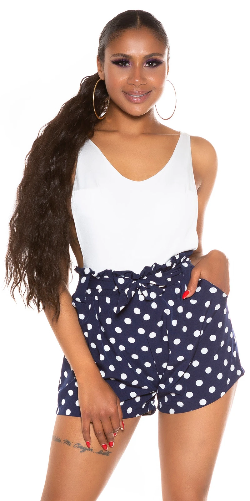 High Waist Paperbag Polka Dot Hotpants Shorts mit Gürtel High Waist Paperbag Polka Dot Hotpants Shorts mit Gürtel