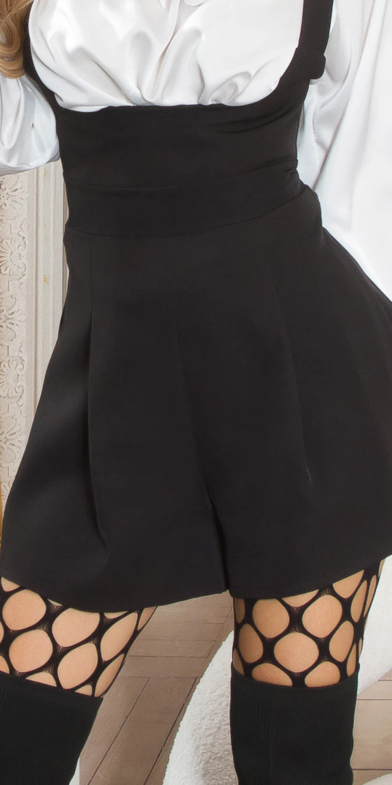 Stylische Highwaist-Hose mit ausgestellt geschnittenen Beinen und verstecktem Reißverschluss für einen modernen Look Stylische Highwaist-Hose mit ausgestellt geschnittenen Beinen und verstecktem Reißverschluss für einen modernen Look