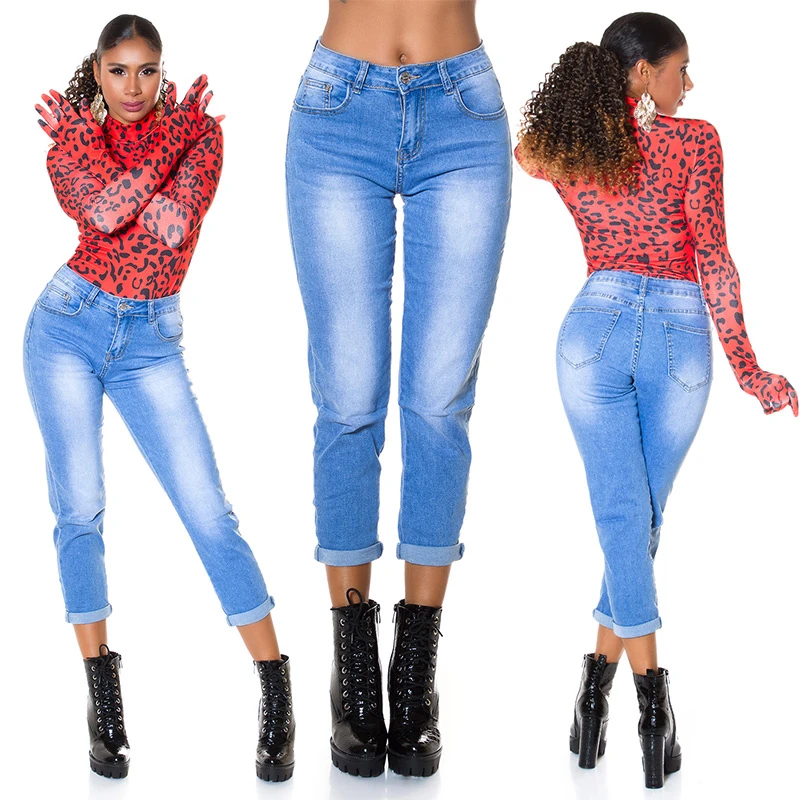 Basic Lightwashed Mom Fit Jeans Basic Lightwashed Mom Fit Jeans