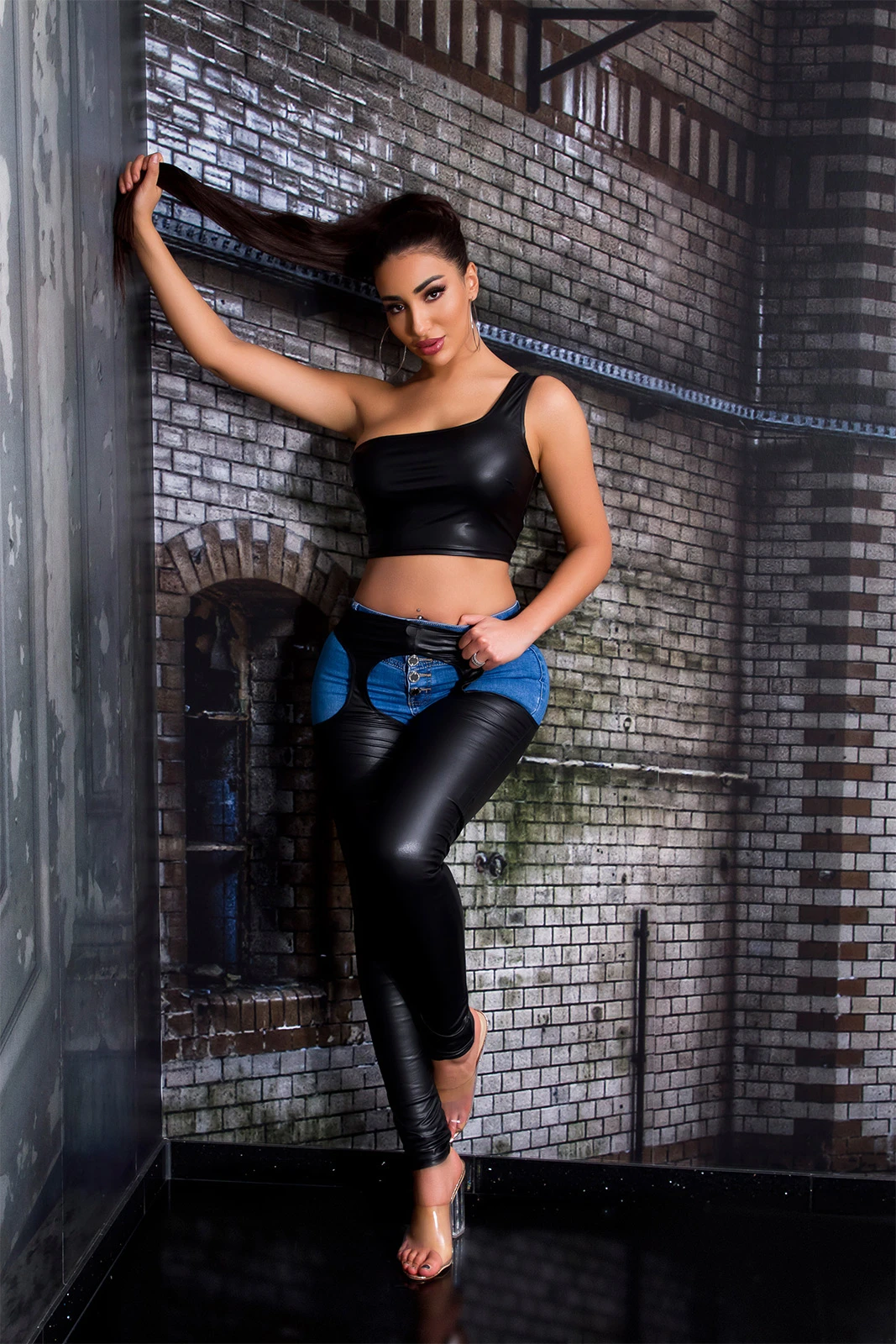 One Shoulder Crop Träger Top im Leder-Look