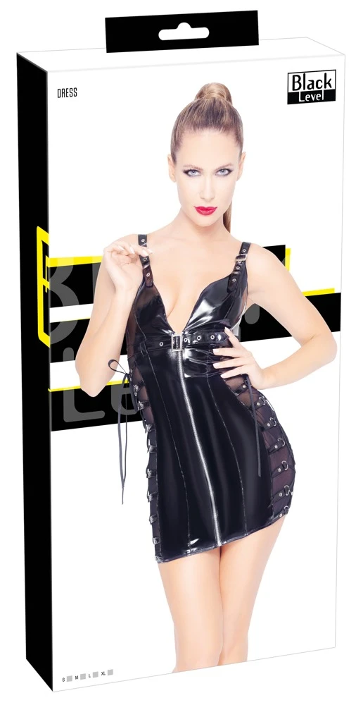 Kurzes Kleid von Black Level komplett im schwarzen Lackglanz mit seitlichen Stretcheinsätzen aus Powernet, die jeweils mit einer dekorativen Schnürung versehen sind.