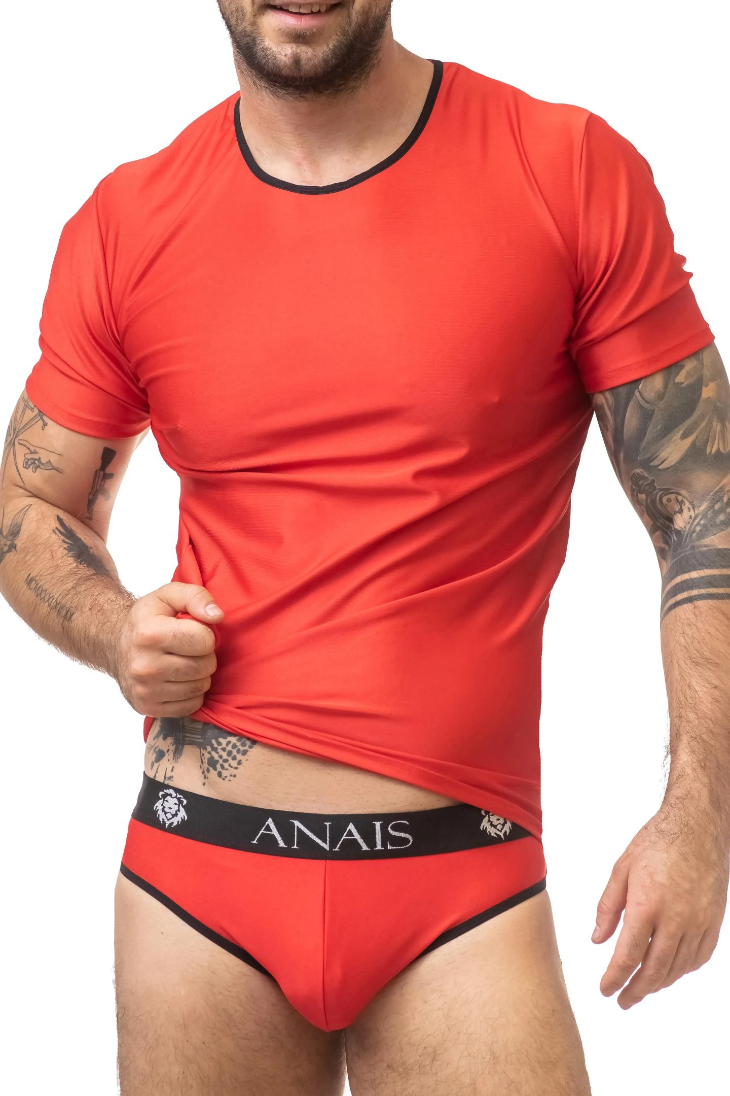 Herren T-Shirt 053508 rot. Bequeme Eleganz in hochelastischem, blickdichtem Stoff mit schwarzem Saum für stylische Akzente!