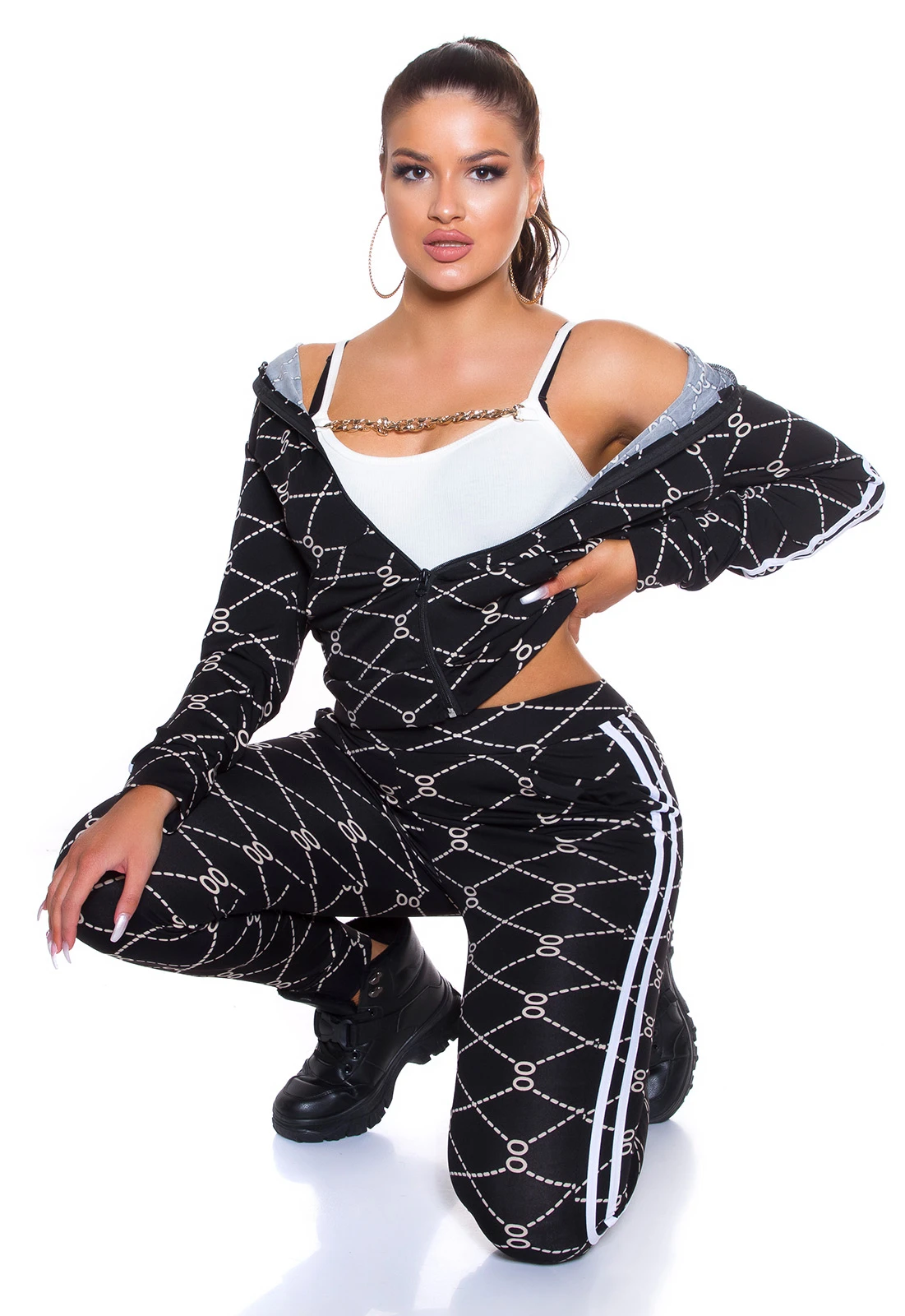 Fitness Training 2-Teiler mit Fantasy Rauten Print und Kontraststreifen Fitness Training 2-Teiler mit Fantasy Rauten Print und Kontraststreifen