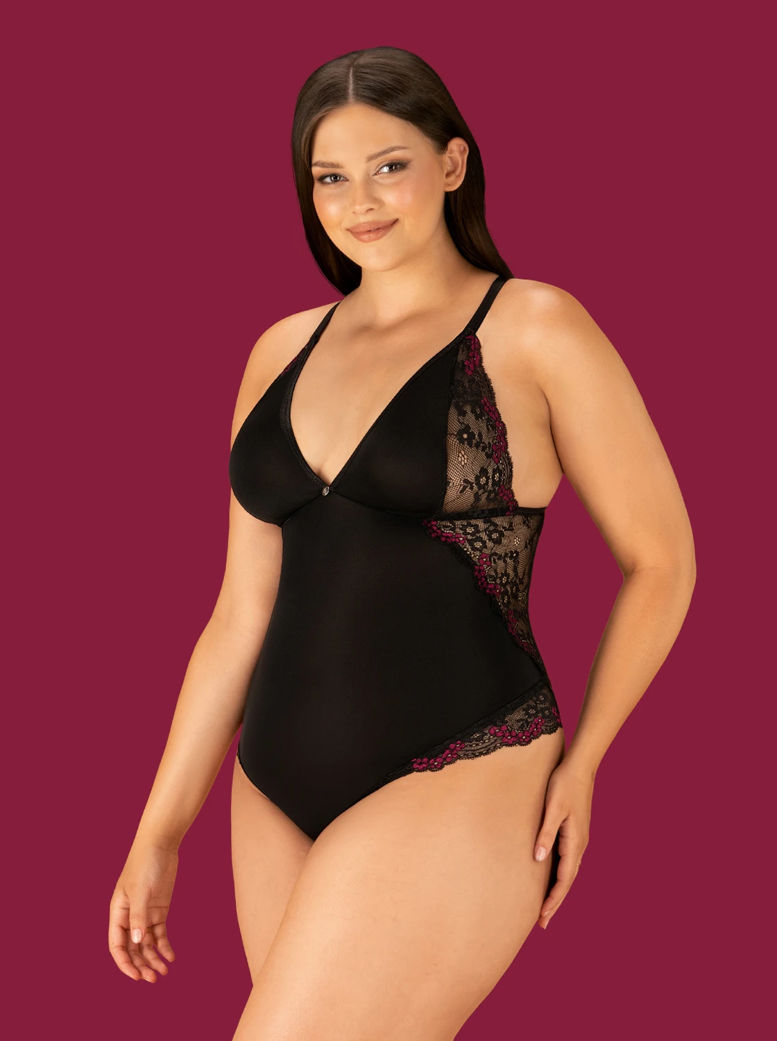 Romantischer bequemer Teddy mit Spitze und Schmuckanhänger von Obsessive