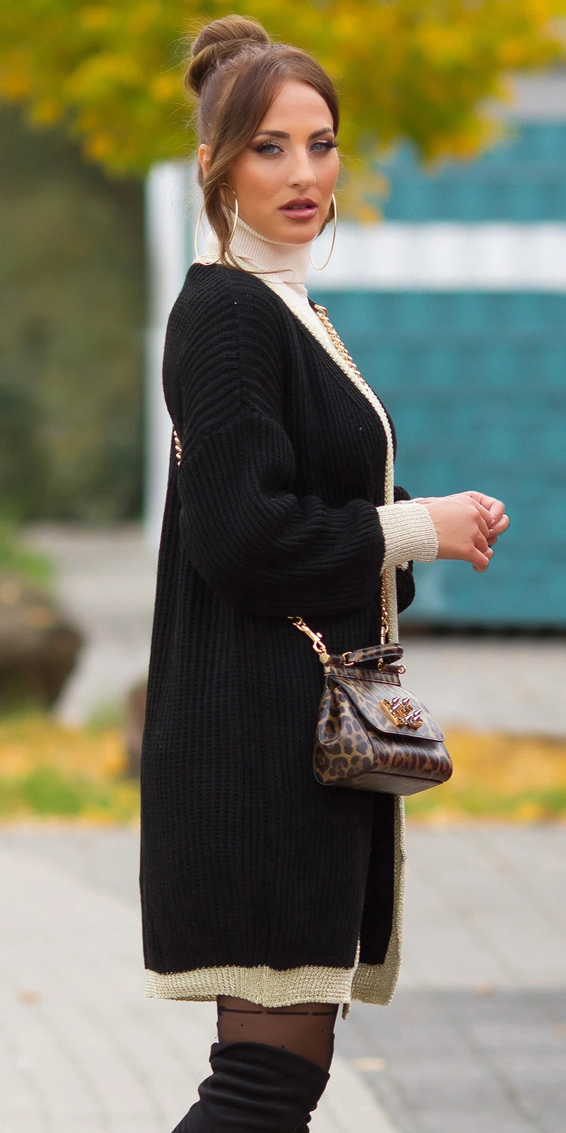 Chic Oversize Strick Long Cardigan mit Glamour-Borte Chic Oversize Strick Long Cardigan mit Glamour-Borte