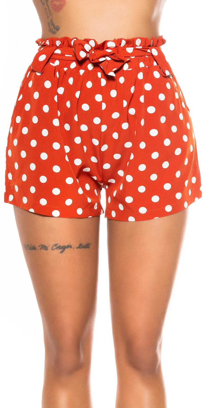 High Waist Paperbag Polka Dot Hotpants Shorts mit Gürtel High Waist Paperbag Polka Dot Hotpants Shorts mit Gürtel