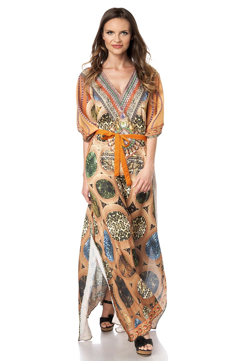 Kaftan mit Strass, Perfekt gestylt für Urlaub und Freizeit - luftiger Kaftan mit funkelndem Strass, fließendem Stoff und stilvoller Silhouette Kaftan mit Strass, Perfekt gestylt für Urlaub und Freizeit - luftiger Kaftan mit funkelndem Strass, fließendem Stoff und stilvoller Silhouette